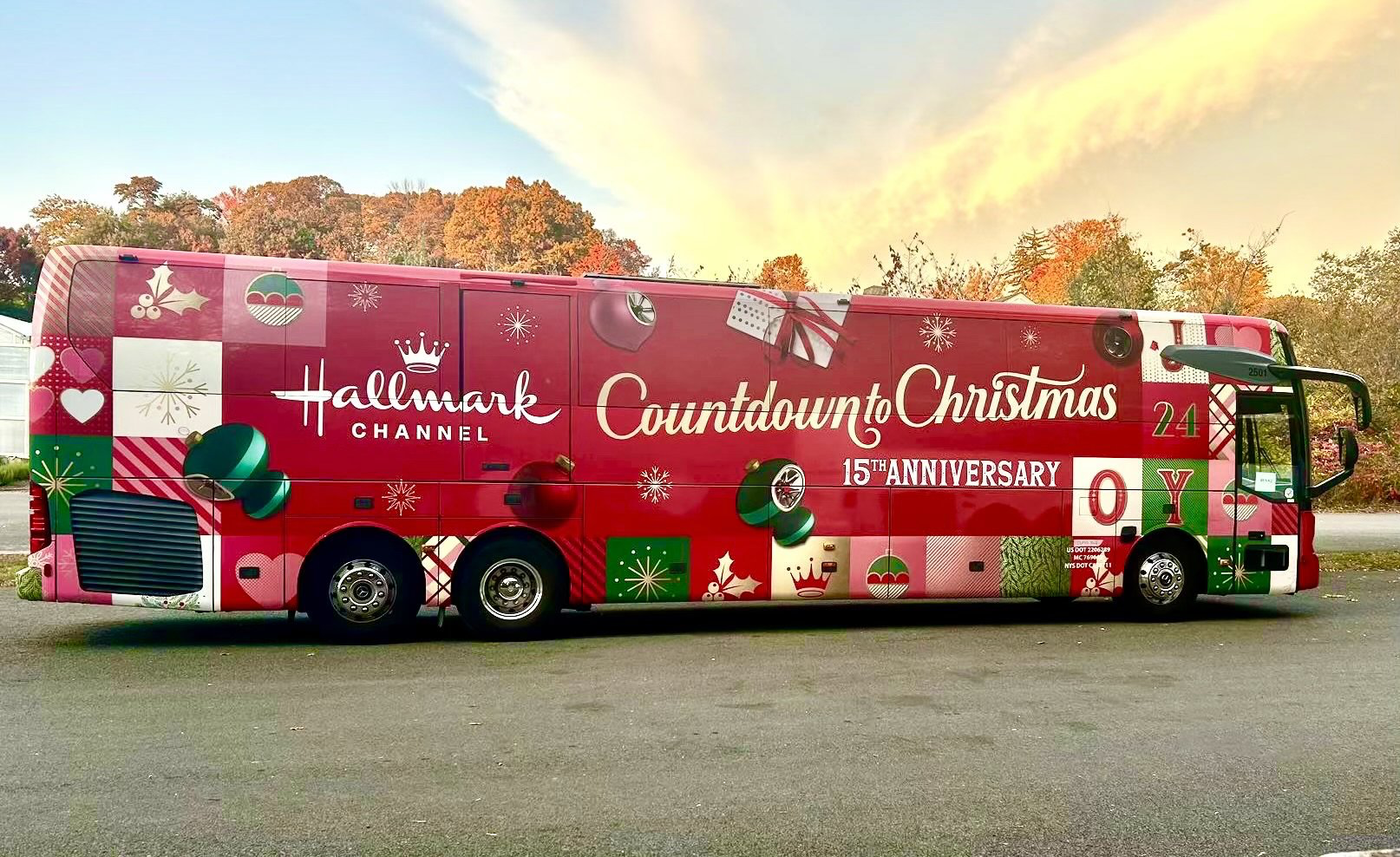 Bus Wrap Inc. fully wrapped this custom coach bus for the #Hallmark Christmas Holiday #CountdowntoChristmas movies. This 2-day event took place in New York City in the Holiday Season of 2024